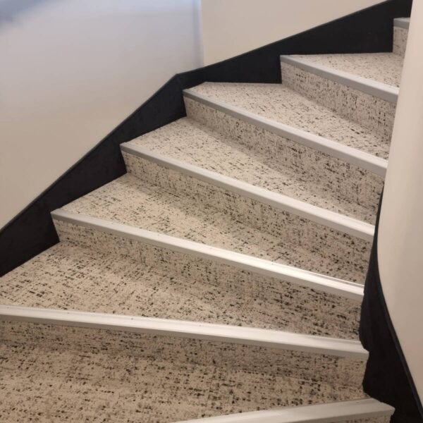 20230313_135154 002 600X600 | Nicolas Heinimann Habillage d’escalier Soultz-Haut-Rhin 5