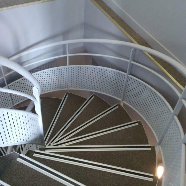 RECEIVED_1350953258289406 1 600X600 | Nicolas Heinimann Habillage d’escalier Benfeld 36