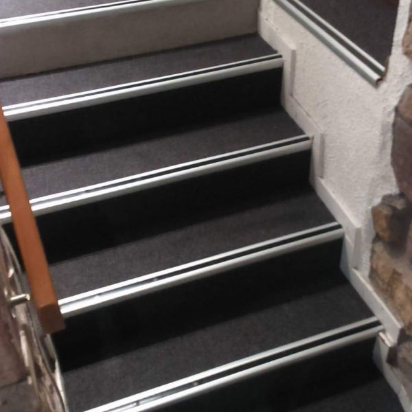 RECEIVED_1350954051622660 1 600X600 | Nicolas Heinimann Habillage d’escaliers par un professionnel à proximité de Colmar et Marckolsheim Barr 4