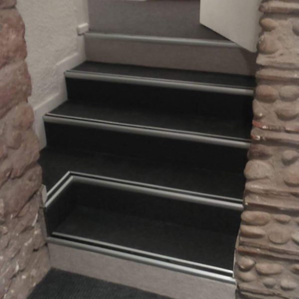 RECEIVED_1350954758289256 1 600X600 | Nicolas Heinimann Habillage d’escalier Horbourg-Wihr 33