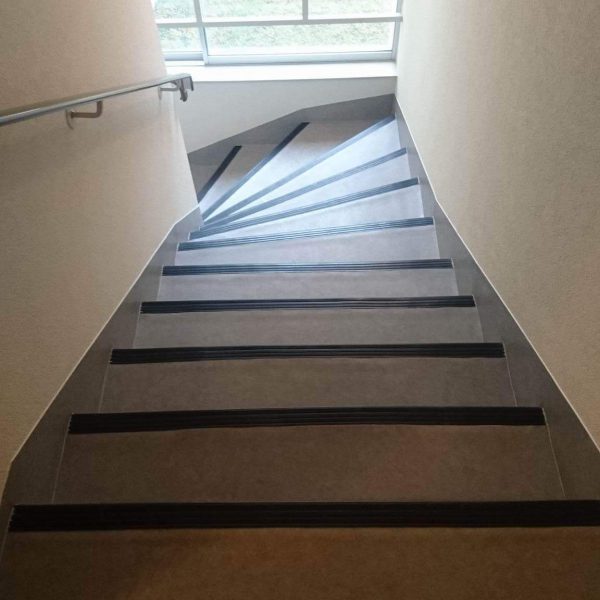 RECEIVED_1357077384343660 1 600X600 | Nicolas Heinimann Habillage d’escalier Wittenheim 42