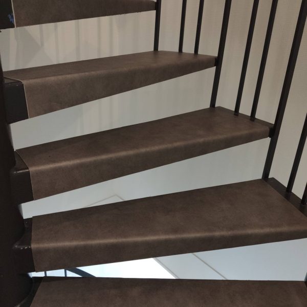 IMAGE0000011 002 600X600 | Nicolas Heinimann Habillage d’escalier Ensisheim 7