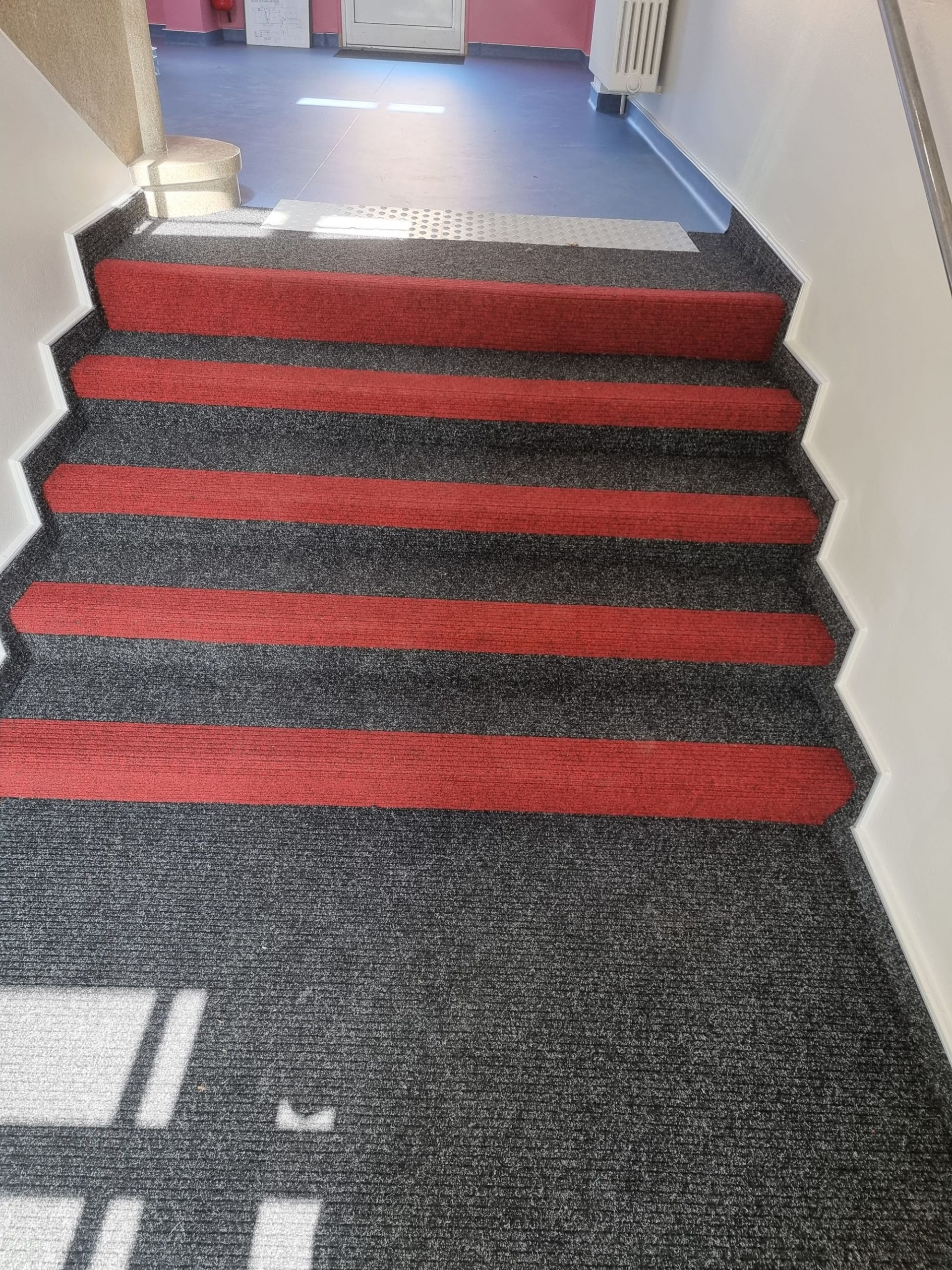 MISE AUX NORMES PMR ESCALIER éCOLE PRIMAIRE ELSENHEIM SCALED | Nicolas Heinimann Découvrez notre prestation à l’Ecole Elémentaire d’Elsenheim Soultz-Haut-Rhin 3