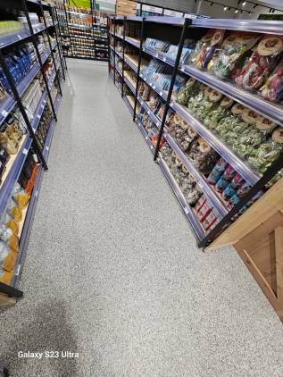 Pose de dalles techniques GERFLOR dans un magasin à Erstein Sainte-Marie-aux-Mines 0